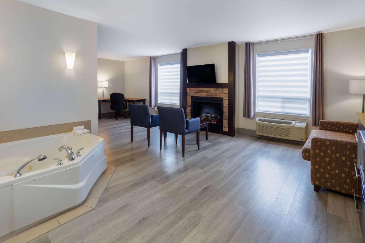 Super 8 By Wyndham Quebec City Luaran gambar